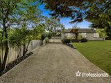 https://images.listonce.com.au/custom/160x/listings/3-anaba-court-mooroolbark-vic-3138/892/01525892_img_21.jpg?Eh2xFI1z_pA