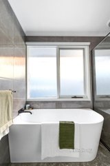 https://images.listonce.com.au/custom/160x/listings/3-ballandry-crescent-greensborough-vic-3088/277/01692277_img_11.jpg?DVmDhPpFu1Y
