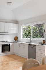 https://images.listonce.com.au/custom/160x/listings/3-barry-street-northcote-vic-3070/206/01604206_img_09.jpg?nvgVwAd015U