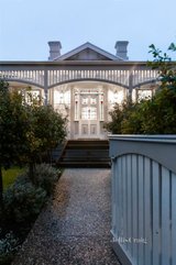 https://images.listonce.com.au/custom/160x/listings/3-beatrice-avenue-aberfeldie-vic-3040/728/01149728_img_23.jpg?7uCGa8u-tsc