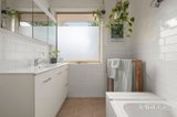 https://images.listonce.com.au/custom/160x/listings/3-blackwood-close-eltham-north-vic-3095/359/01916359_img_13.jpg?Qu669XxXMp8