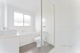 https://images.listonce.com.au/custom/160x/listings/3-botany-drive-carrum-downs-vic-3201/075/01522075_img_07.jpg?Huj7IwwT33Y