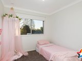 https://images.listonce.com.au/custom/160x/listings/3-campbell-street-mooroolbark-vic-3138/352/01526352_img_10.jpg?eUEGvwvdHns