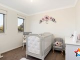 https://images.listonce.com.au/custom/160x/listings/3-campbell-street-mooroolbark-vic-3138/352/01526352_img_11.jpg?0qhWKBmLZJg