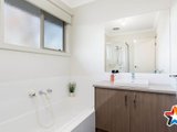 https://images.listonce.com.au/custom/160x/listings/3-campbell-street-mooroolbark-vic-3138/352/01526352_img_12.jpg?KxCnEeNTtPI