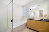 https://images.listonce.com.au/custom/160x/listings/3-carol-street-mornington-vic-3931/587/01629587_img_10.jpg?O736mjtgV28