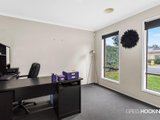 https://images.listonce.com.au/custom/160x/listings/3-creekbank-place-caroline-springs-vic-3023/490/01203490_img_19.jpg?OWW5mdzSswI