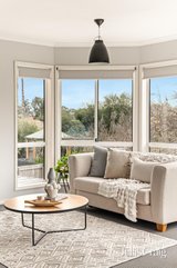 https://images.listonce.com.au/custom/160x/listings/3-eamont-close-chelsea-heights-vic-3196/958/01921958_img_05.jpg?x91fPpS4q-A