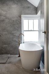 https://images.listonce.com.au/custom/160x/listings/3-edward-street-kew-vic-3101/256/01767256_img_19.jpg?SQsdPWL5QFU
