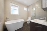 https://images.listonce.com.au/custom/160x/listings/3-exeter-court-heidelberg-west-vic-3081/241/01031241_img_05.jpg?PTynZCD1_YE