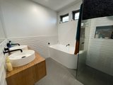 https://images.listonce.com.au/custom/160x/listings/3-fuchsia-court-newcomb-vic-3219/940/01841940_img_05.jpg?ubf_-9PY09A