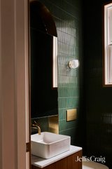 https://images.listonce.com.au/custom/160x/listings/3-glanfield-street-northcote-vic-3070/256/01981256_img_23.jpg?EJ2lya6krYM