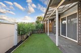 https://images.listonce.com.au/custom/160x/listings/3-heath-close-mooroolbark-vic-3138/823/01571823_img_15.jpg?P37nULZqii8