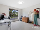 https://images.listonce.com.au/custom/160x/listings/3-ida-street-black-hill-vic-3350/636/01576636_img_07.jpg?Br4uq6aoc5I