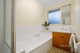 https://images.listonce.com.au/custom/160x/listings/3-kenwyn-court-greensborough-vic-3088/272/01353272_img_13.jpg?p_QIEPD5x70