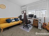 https://images.listonce.com.au/custom/160x/listings/3-lucinley-close-kilsyth-vic-3137/065/01526065_img_10.jpg?ttdwXAxs8mc
