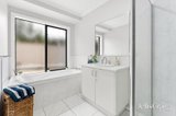 https://images.listonce.com.au/custom/160x/listings/3-pages-court-mount-clear-vic-3350/229/01949229_img_16.jpg?81lhw3iWcUU