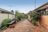 https://images.listonce.com.au/custom/160x/listings/3-pasadena-crescent-bentleigh-east-vic-3165/756/01580756_img_09.jpg?Cb2ZEUClWHQ