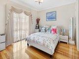 https://images.listonce.com.au/custom/160x/listings/3-persini-crescent-st-albans-vic-3021/693/00391693_img_08.jpg?IX_Af3RuZMo