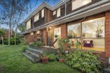 https://images.listonce.com.au/custom/160x/listings/3-sapphire-court-glen-waverley-vic-3150/392/01389392_img_12.jpg?MmuRZa4nQVE