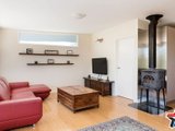 https://images.listonce.com.au/custom/160x/listings/3-sharland-close-mount-evelyn-vic-3796/909/01524909_img_03.jpg?wj4v9Vp-bK4