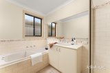 https://images.listonce.com.au/custom/160x/listings/3-st-swindons-avenue-lake-gardens-vic-3355/334/01771334_img_17.jpg?BljB6G06vzE