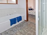 https://images.listonce.com.au/custom/160x/listings/3-stefania-mews-whittington-vic-3219/023/01699023_img_05.jpg?oXYhy6VTH4Q