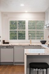 https://images.listonce.com.au/custom/160x/listings/3-tiffany-court-doncaster-vic-3108/850/01982850_img_07.jpg?vzxbpy2eA_Y