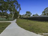 https://images.listonce.com.au/custom/160x/listings/3-york-close-altona-meadows-vic-3028/707/01203707_img_12.jpg?S5gwpHfKEco