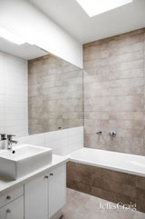 https://images.listonce.com.au/custom/160x/listings/30-andrew-street-northcote-vic-3070/883/01820883_img_19.jpg?V4nFrRIDJI8