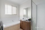 https://images.listonce.com.au/custom/160x/listings/30-arrunga-close-diamond-creek-vic-3089/964/01773964_img_10.jpg?kBi3ReCew98