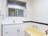 https://images.listonce.com.au/custom/160x/listings/30-cambridge-road-mooroolbark-vic-3138/277/01526277_img_11.jpg?QxDrowMyaQU