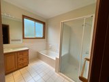 https://images.listonce.com.au/custom/160x/listings/30-cullinan-road-batesford-vic-3213/637/01737637_img_11.jpg?Q-h5fUrSbH4