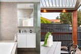 https://images.listonce.com.au/custom/160x/listings/30-goldsmith-street-elwood-vic-3184/039/01795039_img_20.jpg?JLxp9wyQhKI