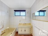 https://images.listonce.com.au/custom/160x/listings/30-illawarra-road-flemington-vic-3031/381/01779381_img_06.jpg?cwaAI_rqAgs