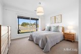 https://images.listonce.com.au/custom/160x/listings/30-mccashney-way-trentham-vic-3458/782/01905782_img_08.jpg?k1-kcO-7-dk