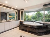 https://images.listonce.com.au/custom/160x/listings/30-monckton-road-templestowe-vic-3106/050/01651050_img_14.jpg?udUYLVXwSMc