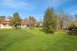 https://images.listonce.com.au/custom/160x/listings/30-simpson-street-kyneton-vic-3444/093/01896093_img_18.jpg?Y-Pt61R_o1E