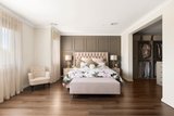 https://images.listonce.com.au/custom/160x/listings/30-upland-road-strathmore-vic-3041/895/01977895_img_04.jpg?zp1vwYMP_lA