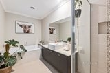 https://images.listonce.com.au/custom/160x/listings/30-valerie-court-heathmont-vic-3135/663/01521663_img_13.jpg?Soje0gDUrk0