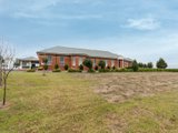 https://images.listonce.com.au/custom/160x/listings/300-edward-road-chirnside-park-vic-3116/168/01524168_img_15.jpg?Uz3oSzjbvQc