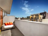 https://images.listonce.com.au/custom/160x/listings/301122-ormond-road-elwood-vic-3184/657/01794657_img_05.jpg?Jttyj1FQ3CE