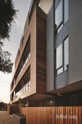 https://images.listonce.com.au/custom/160x/listings/30147-murphy-street-richmond-vic-3121/927/01921927_img_07.jpg?p6KxZlGpuqs