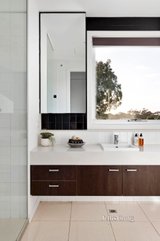 https://images.listonce.com.au/custom/160x/listings/30165-stawell-street-richmond-vic-3121/557/01916557_img_16.jpg?rT7AAc5t0Ug