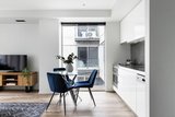 https://images.listonce.com.au/custom/160x/listings/301k211-powlett-street-east-melbourne-vic-3002/905/01905905_img_11.jpg?y80rcp6IJ40