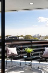 https://images.listonce.com.au/custom/160x/listings/302230-dryburgh-street-north-melbourne-vic-3051/742/01354742_img_05.jpg?CmOlGsc23E0