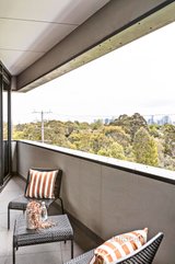 https://images.listonce.com.au/custom/160x/listings/30226-merri-parade-northcote-vic-3070/154/01142154_img_10.jpg?WYdBK0UWSYA