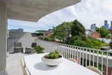 https://images.listonce.com.au/custom/160x/listings/304131-smith-street-fitzroy-vic-3065/164/01622164_img_13.jpg?_A5b5YDFZuU