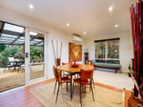 https://images.listonce.com.au/custom/160x/listings/305-glenburnkinglake-road-kinglake-vic-3763/376/01525376_img_10.jpg?KqH1b-TKknA