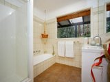 https://images.listonce.com.au/custom/160x/listings/305-glenburnkinglake-road-kinglake-vic-3763/376/01525376_img_12.jpg?iCIwM9vjlbE